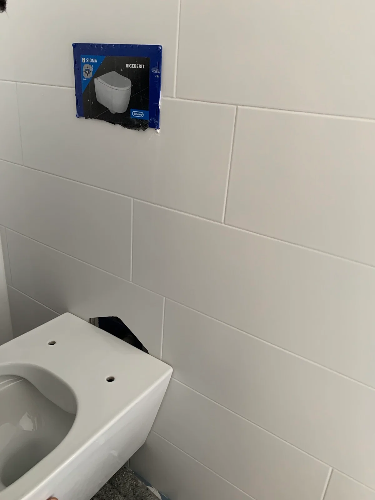 Fachgerecht montiertes und angeschlossenes wandhängendes WC
